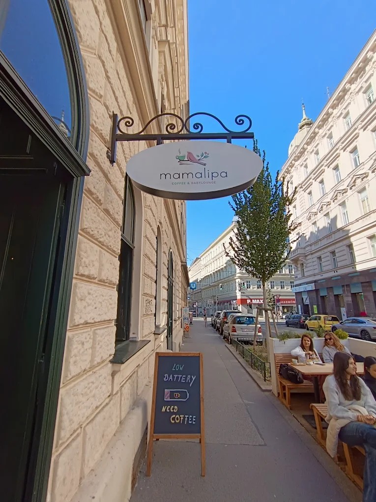 Mamalipa Coffee Bar & Babylounge