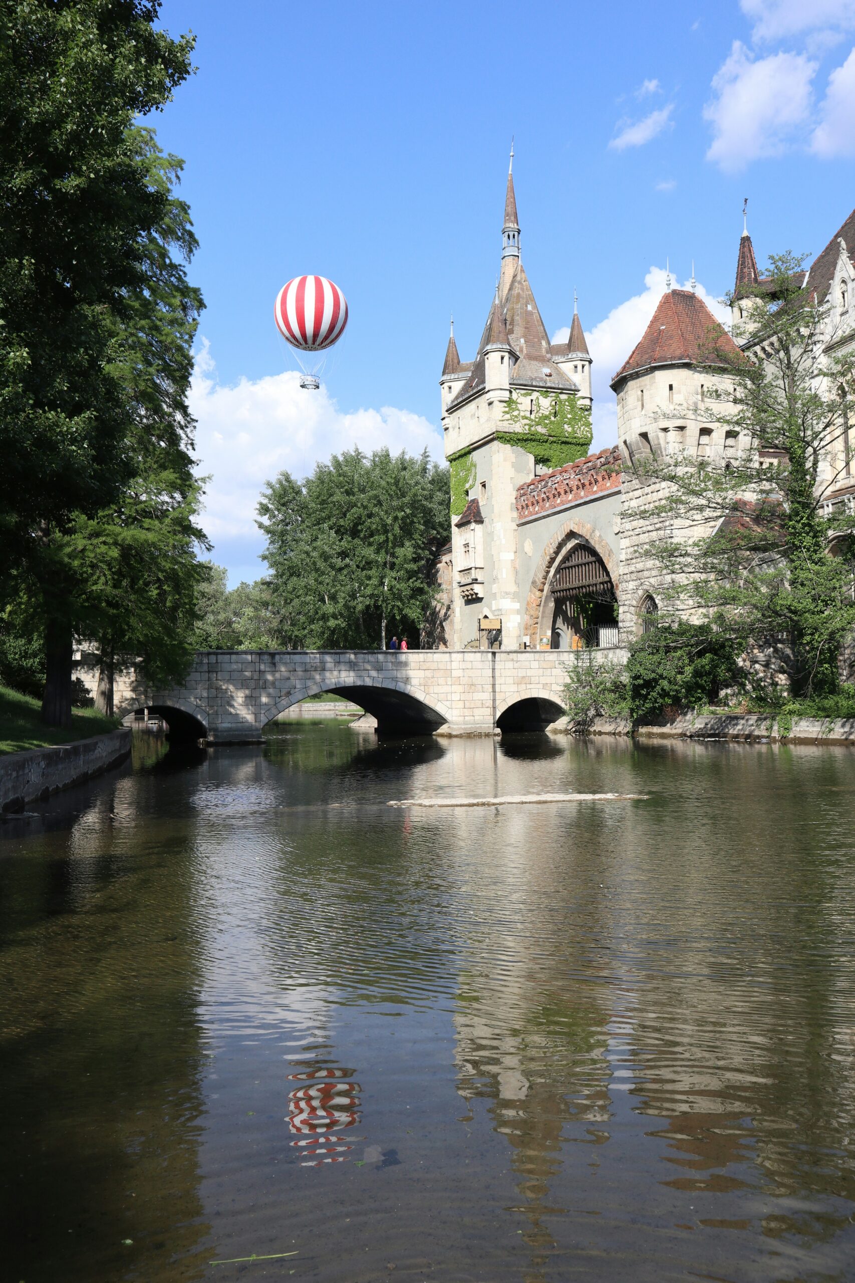 Vajdahunyad Castle scaled Heroes' Square – A Monument to Hungarian History