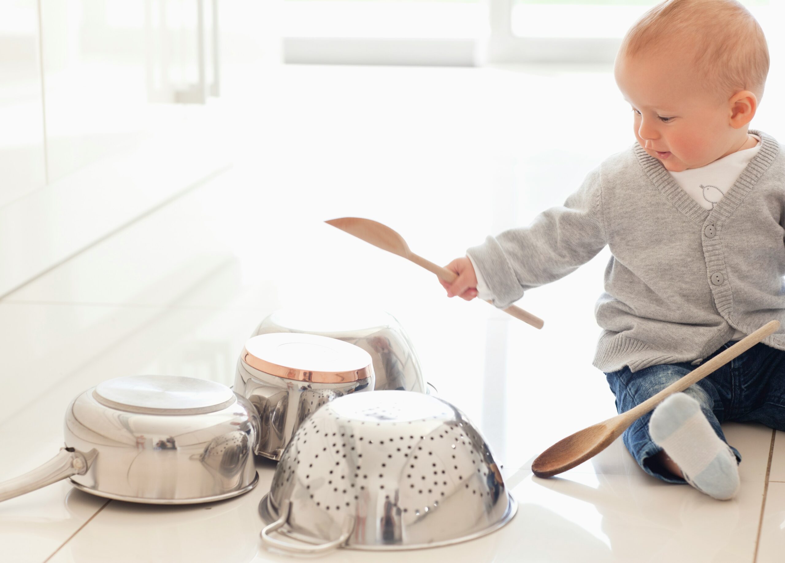 Mamalipa Coffee Bar & Babylounge 4 Creative Play Ideas for Toddlers Using Everyday Household Items